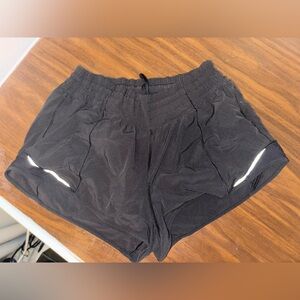 Black high rise lululemon hotty hot shorts 2.5” size 8